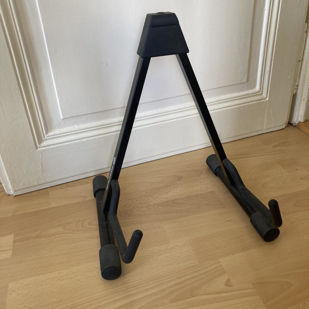 support pour violoncelle permettant de ne pas remballer le violoncelle à chaque fois