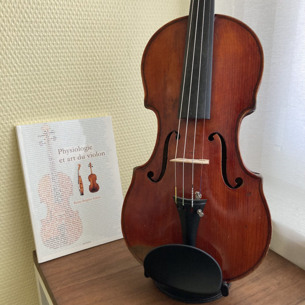 violon, à côté du livre "physiologie et art du violon"