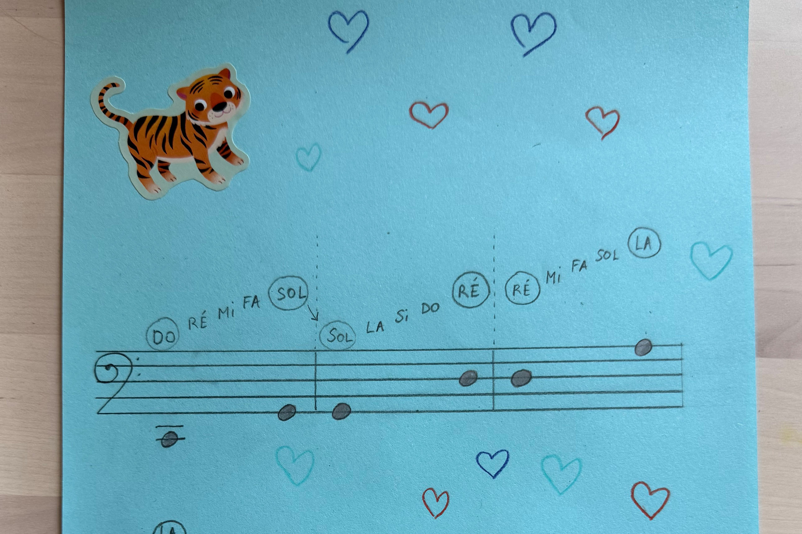 partition d'enfant avec dessins et sticker